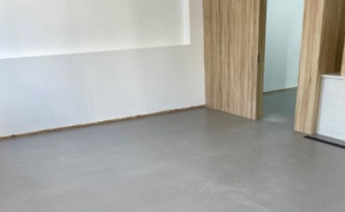 PVC塑膠地板鋪裝階梯教室立面施工指南：地面要求、立面標準及處理方法